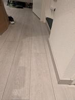 Laminaat 7 mm grijs +-70m2 met hoge en lage plinten, Huis en Inrichting, Stoffering | Vloerbedekking, Ophalen, Gebruikt, 75 m² of meer