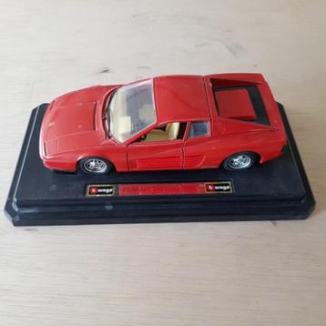 Model auto's van Ferrari (schaal 1-24) en 2 kleintjes