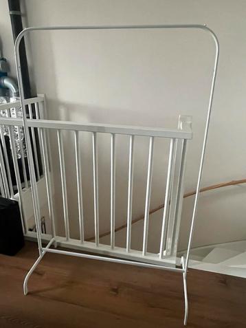 Ikea kledingrek beschikbaar voor biedingen