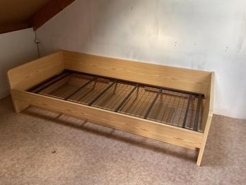 Te koop Meubels, kastjes, bank, stoelen tafel etc  beschikbaar voor biedingen