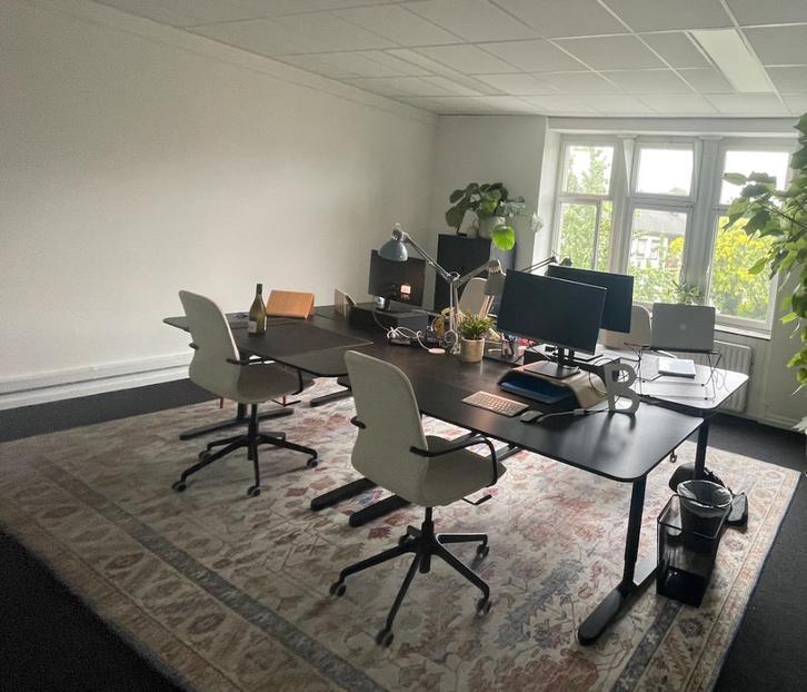 Hoogte Verstelbaar Bureau met bureaustoel (4x), Huis en Inrichting, Bureaus, Gebruikt, Bureau, In hoogte verstelbaar, Ophalen of Verzenden
