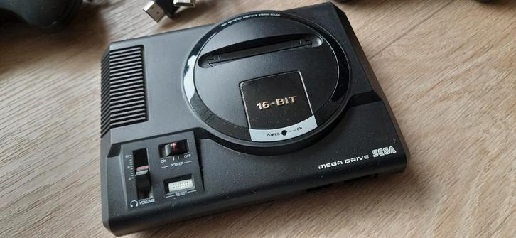 Sega Megadrive mini, Spelcomputers en Games, Spelcomputers | Sega, Zo goed als nieuw, Mega Drive, Met 2 controllers, Met games