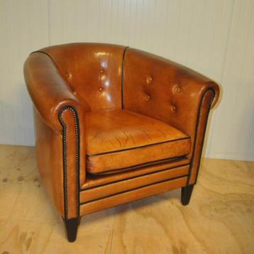 Schapenleren clubfauteuil met knopen in de rug beschikbaar voor biedingen