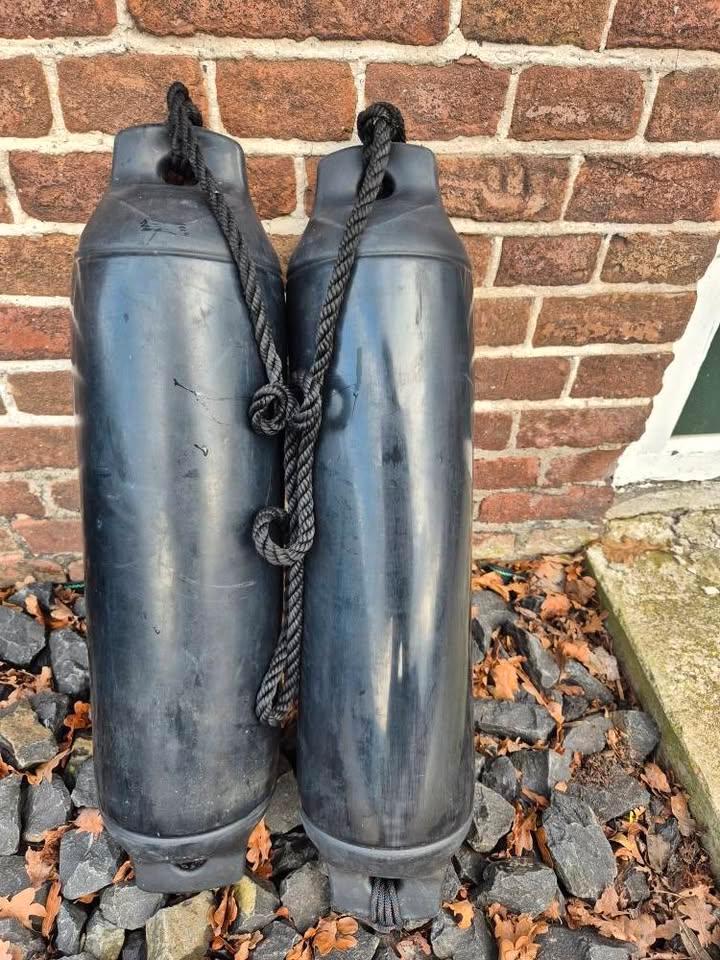 Nette zwarte Majoni fenders stootwillen bootfenders 16x60cm, Watersport en Boten, Accessoires en Onderhoud, Gebruikt, Overige typen