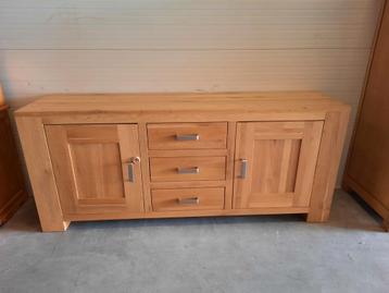 Massief eiken dressoir beschikbaar voor biedingen
