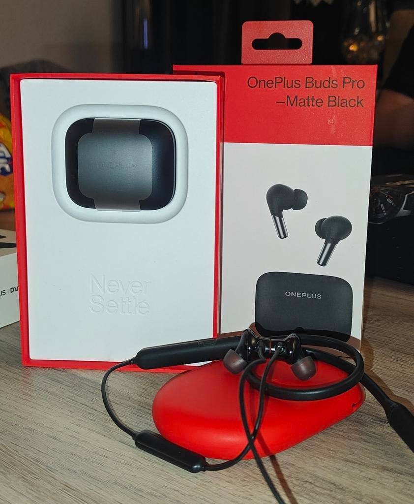 Defect OnePlus Buds Pro + Bullets 2 - Inclusief accessoires, Ophalen of Verzenden, Gebruikt, Overige merken, Draadloos