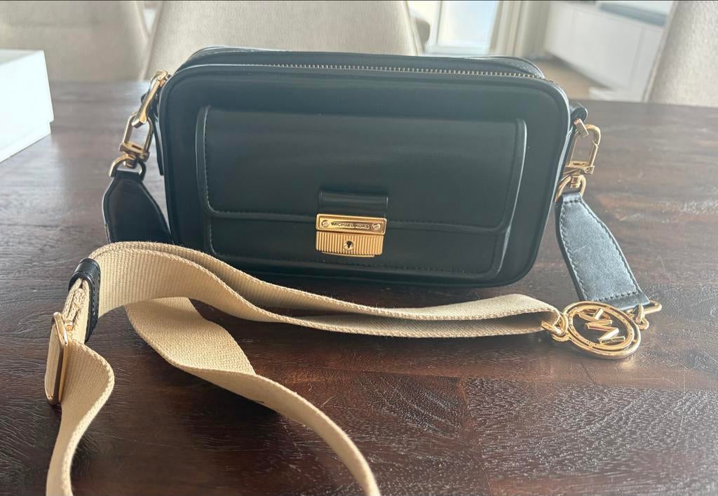 Michael Kors Schoudertas Zwart, Ophalen of Verzenden, Zo goed als nieuw, Zwart, Schoudertasje