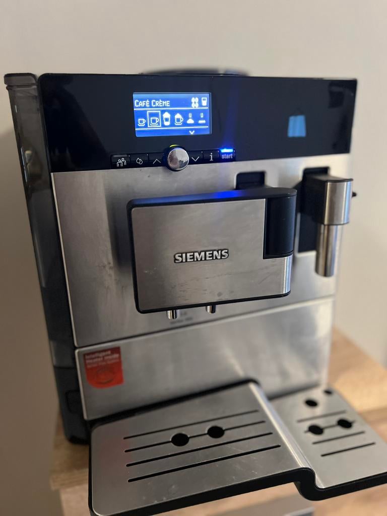 Soemens EQ 8 series 300, Witgoed en Apparatuur, Koffiezetapparaten, Carl-Wery-Strasse 34 81739 München Deutschland, BSH Hausgeräte GmbH