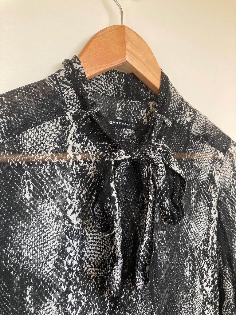 Expresso zwart witte chiffonblouse strik slangenprint mt 36, EPR Online B.V., Expresso, Zwart, Jozefstraat v/h Molenpoort 29 2611 GE Delft