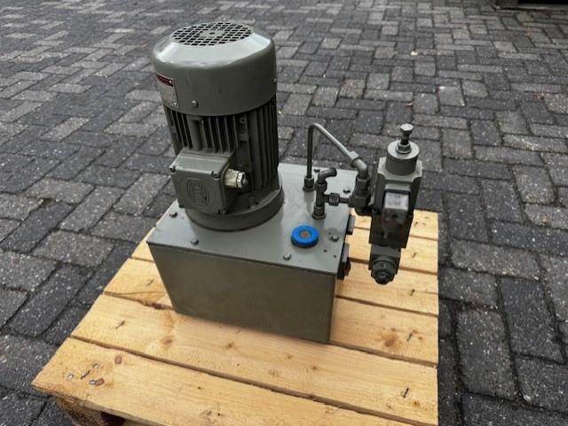Hydrauliek unit Dietz 0.75kw, Doe-het-zelf en Verbouw, Gereedschap | Overige machines, Zo goed als nieuw, Ophalen of Verzenden