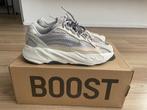 Yeezy 700 V2 Cream 42, Kleding | Heren, Schoenen, Ophalen of Verzenden, Nieuw, Overige kleuren