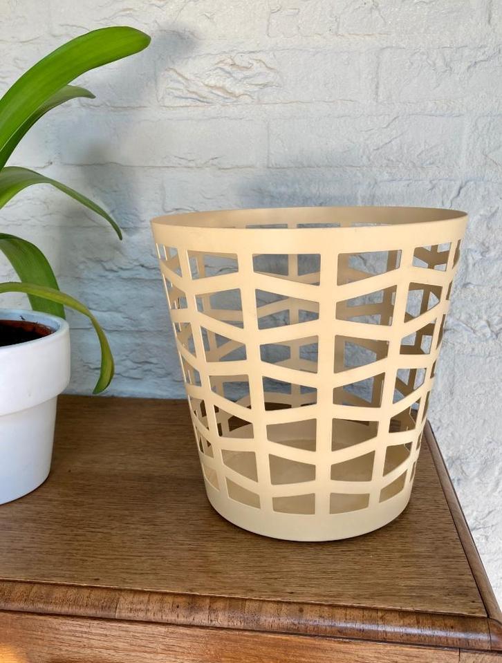 Alessi: metalen fruitschaal/fruitmand. Andrea Branzi 2000, Huis en Inrichting, Woonaccessoires | Schalen en Manden, Gebruikt, Mand