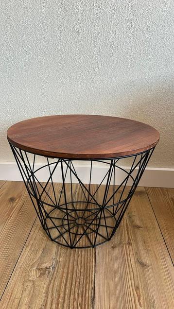 Bijzettafel / mand beschikbaar voor biedingen