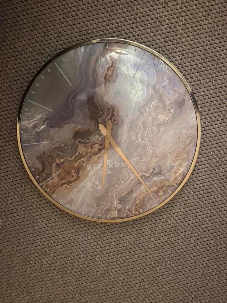 Riverdale klok, Huis en Inrichting, Woonaccessoires | Klokken, Ophalen of Verzenden