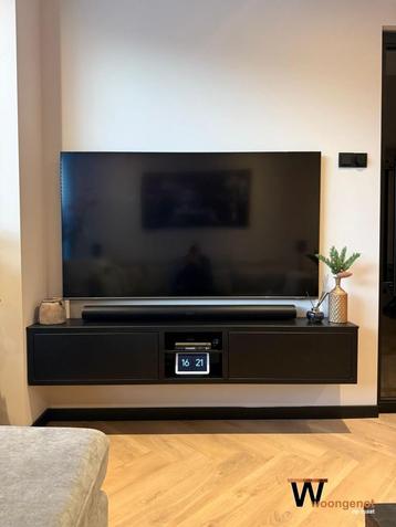 TV-meubel op maat van staal – strak industrieel design beschikbaar voor biedingen