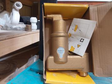 Ontluchtingsautomaten en vuilafschijder  Spirovent, Flamco. beschikbaar voor biedingen