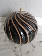 Decoratieve olielamp met spiraalpatroon, Antiek en Kunst, Ophalen of Verzenden