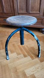 Robuuste industriële kruk, hout & gietijzer, Ophalen, Minder dan 55 cm, Gebruikt, 60 cm of meer