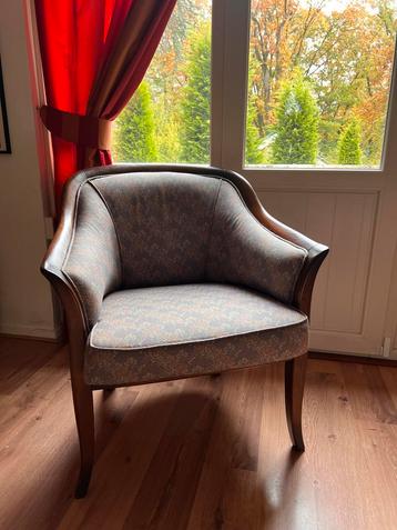 Vintage Fauteuil met Houten Frame beschikbaar voor biedingen