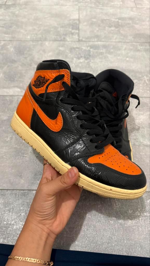 Air Jordan 1 Zwart/Oranje, Kleding | Heren, Schoenen, Zo goed als nieuw, Sneakers of Gympen, Overige kleuren, Ophalen of Verzenden