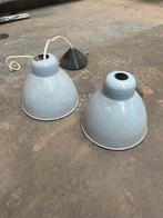 Twee antieke industriele hanglampen, Huis en Inrichting, Lampen | Hanglampen, Ophalen, Gebruikt, Minder dan 50 cm