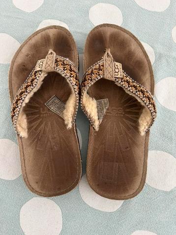 Ugg Slipper Meisje, Maat 31, Beige, wol en borduur. beschikbaar voor biedingen