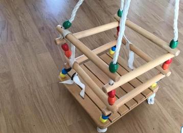 Houten peuterschommel voor binnen en buiten beschikbaar voor biedingen