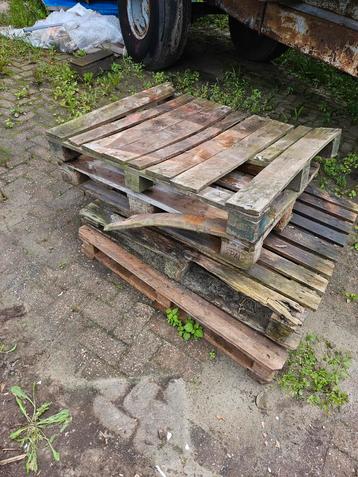 Brandhout pallets beschikbaar voor biedingen