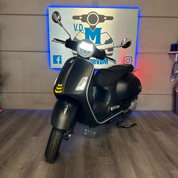 Vespa GTS 300 HPE SuperTech BJ 2022 NIEUWSTAAT beschikbaar voor biedingen