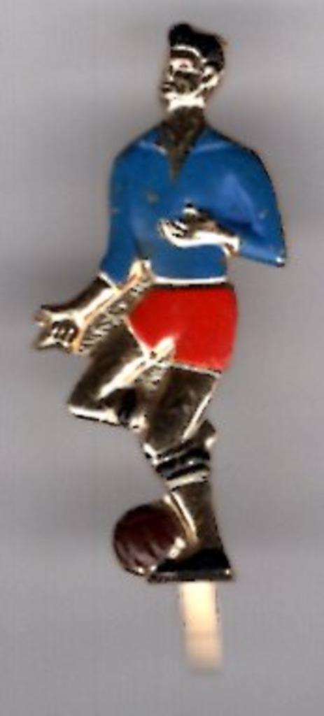 Voetballer koperkleurig speldje ( Y_034 ), Verzamelen, Speldjes, Pins en Buttons, Nieuw, Speldje of Pin, Sport, Verzenden