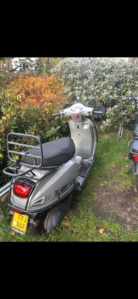Mooie scooter te koop!, Fietsen en Brommers, Snorfietsen en Snorscooters, Zo goed als nieuw, Overige merken, Benzine, Ophalen of Verzenden