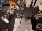 PlayStation 2 (PS2) met 2 controllers en kabels, Gebruikt, Overige genres, 2 spelers, Eén computer