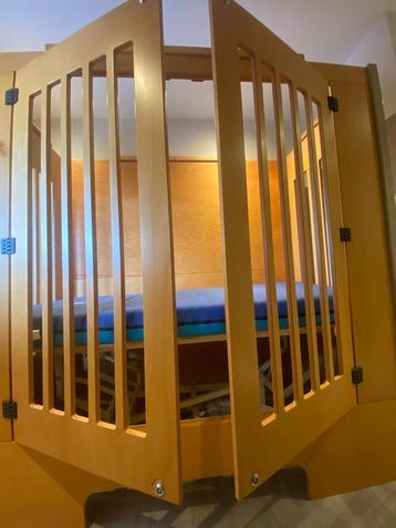 Elektrisch verstelbare bedbox hoge omranding beschikbaar voor biedingen