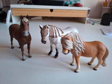 Verschillende schleich paarden  beschikbaar voor biedingen