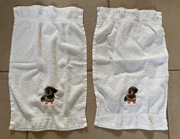 2 Gastendoekjes ruwharige teckel afb. , 46x27 cm. Badstof beschikbaar voor biedingen