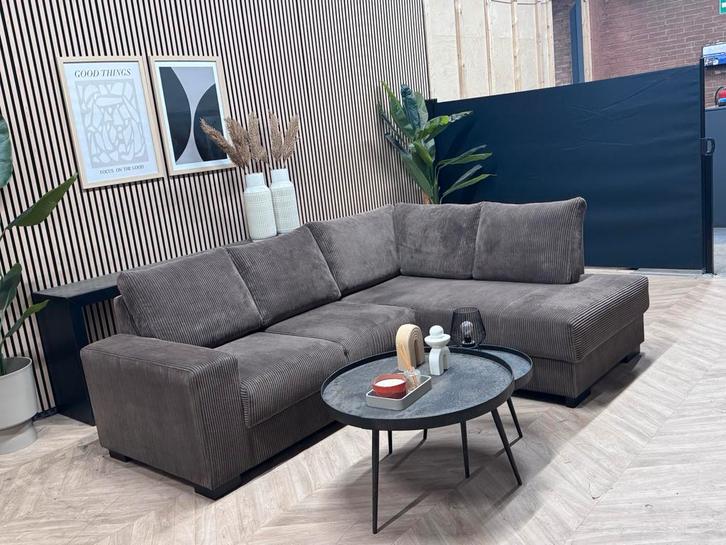 ZGAN Hippe Ribstof Hoekbank Bruin - 235 x 185, Huis en Inrichting, Banken | Bankstellen, Zo goed als nieuw, Hoekbank, Vierpersoons of meer