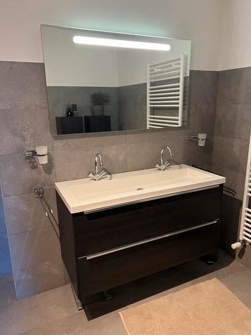 Badkamer meubel en design radiator beschikbaar voor biedingen