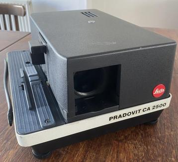 Leitz Pradovit CA 2500 diaprojector (defect) beschikbaar voor biedingen
