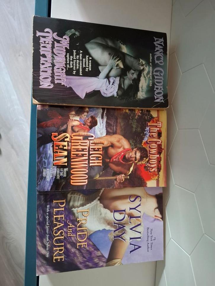 3 Engelse boeken romantische, Boeken, Historische romans, Gelezen, Ophalen of Verzenden