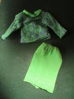 Vintage  barbie Francie truitje met rokje J 60, Verzamelen, Poppen, Verzenden, Gebruikt, Kleertjes