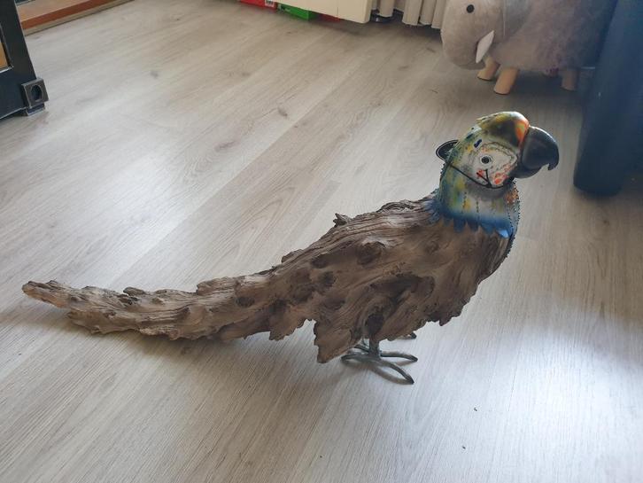 beeld papegaai kunststof hout look met metalen masker nieuw, Antiek en Kunst, Kunst | Beelden en Houtsnijwerken, Ophalen of Verzenden