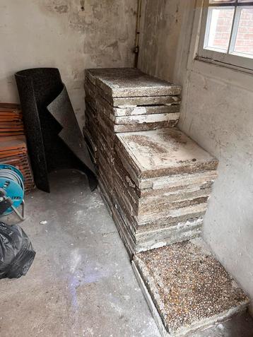 60+ betonnen tegels 50x50x5 beschikbaar voor biedingen