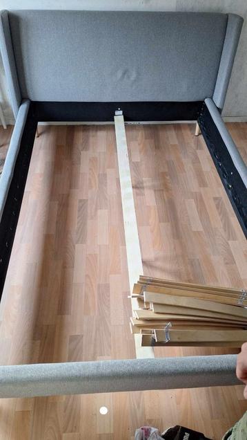 Bedframe 140x200