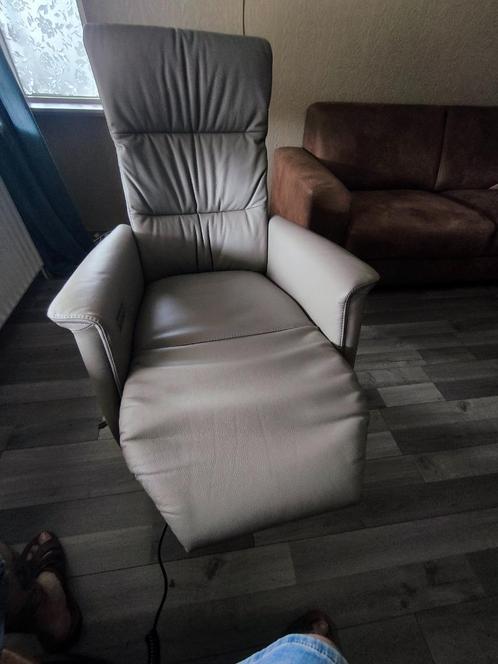 sta op stoel, Huis en Inrichting, Fauteuils, Zo goed als nieuw, Leer, 50 tot 75 cm, Minder dan 75 cm, Ophalen