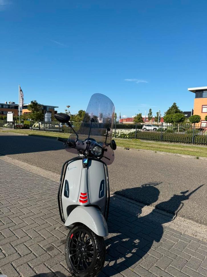 Vespa sprint 2018, Fietsen en Brommers, Scooters | Vespa, Zo goed als nieuw, Ophalen of Verzenden