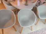 3 hay stoelen witte kuip lichtgrijze stof, Huis en Inrichting, Stoelen, Ophalen of Verzenden, Grijs, Stof