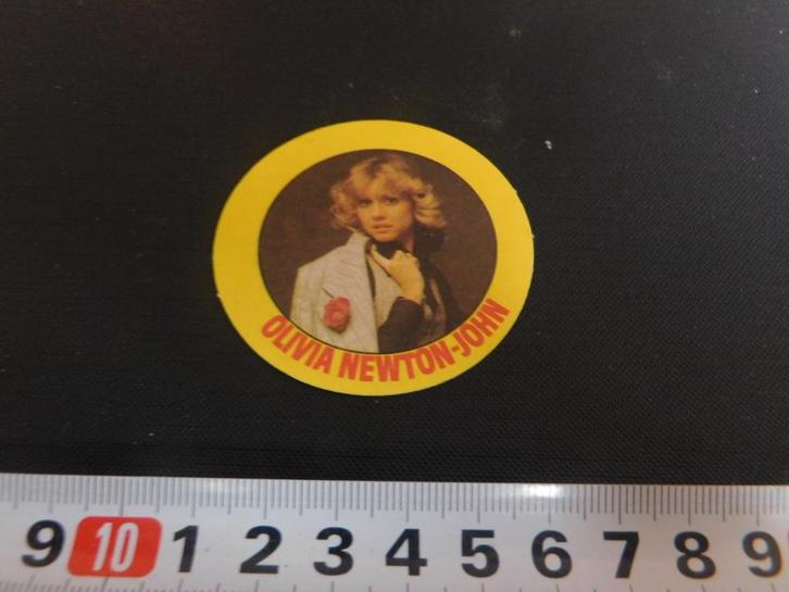 sticker Olivia Newton - John  TY947, Verzamelen, Stickers, Zo goed als nieuw, Ophalen