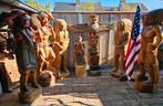 MASSIEF HOUTEN INDIANEN BEELDEN VOOR COUNTRY BAR  STEAKHOUSE, Ophalen