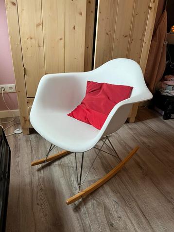 Schommelstoel beschikbaar voor biedingen