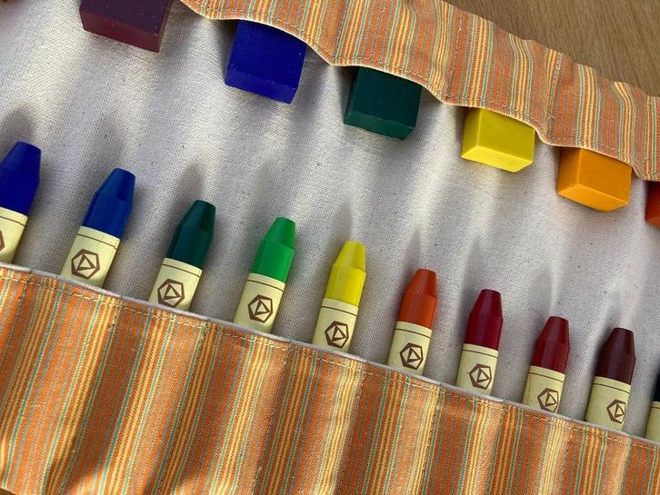 Roletui voor wasblokjes en -krijtjes. Met of zonder krijtjes, Diversen, Schoolbenodigdheden, Nieuw, Ophalen of Verzenden